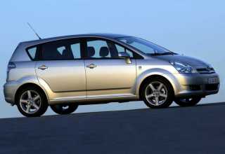 Toyota Corolla Verso минивэн 2004 - 2007