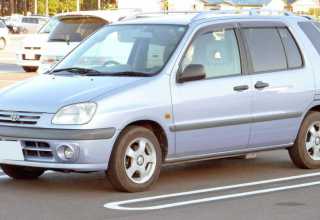 Toyota Raum минивэн 1997 - 2003