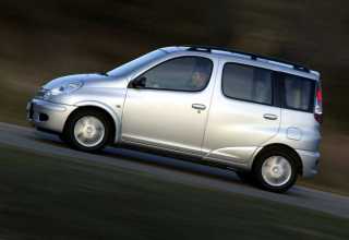 Toyota Yaris минивэн 2003 - 2006