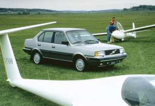 Volvo 360 седан 1985 - 1989